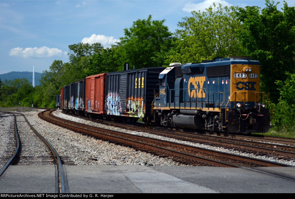 CSX local L20606 returns to home base in Lynchburg after working, among other places, the G-P paper mill in Big Island, VA.